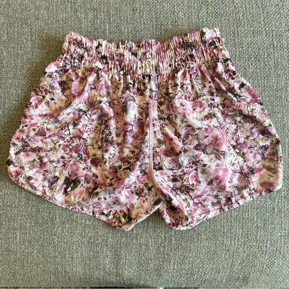 Lululemon Tracker Short V 4" Blossom Spritz Multi 6 - Picture 3 of 8